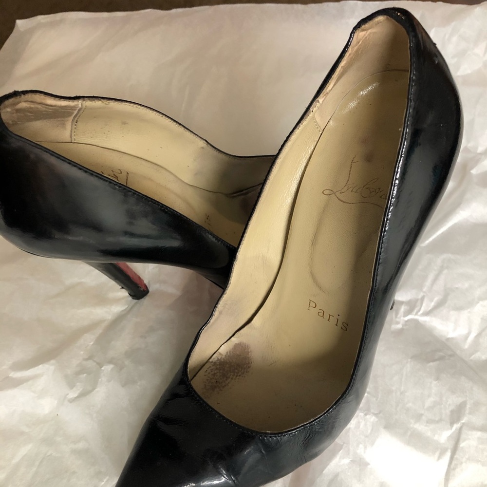 Christian louboutin pointed toes black shoes